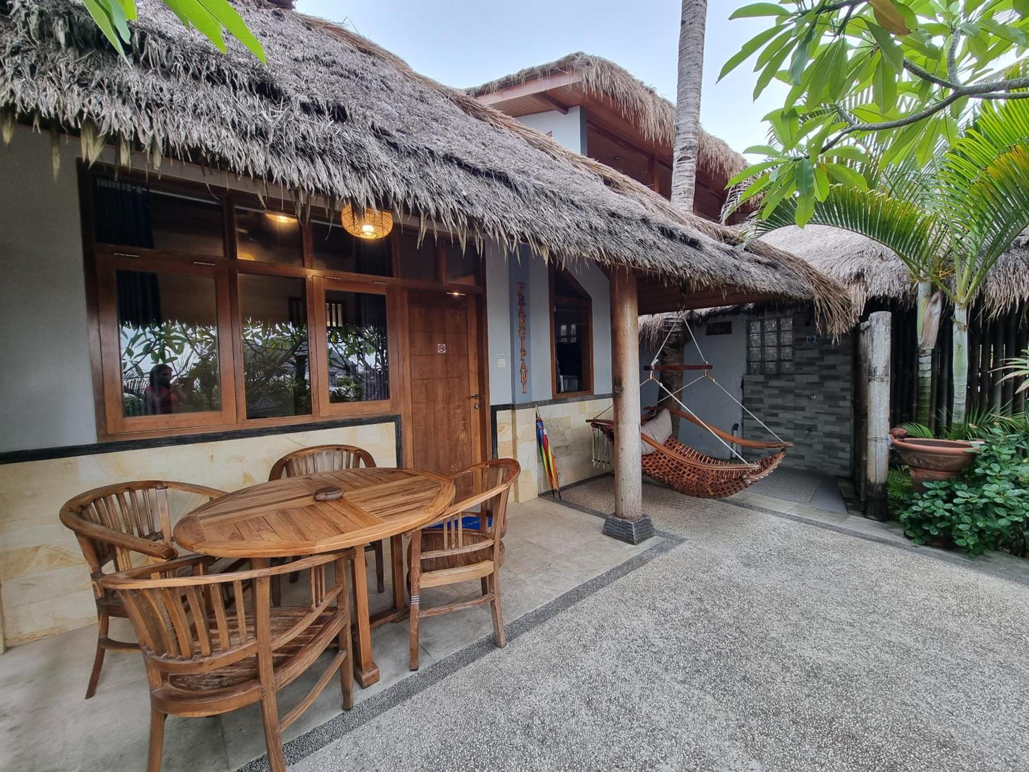 Istana Ombak Eco Resort Pacitan Exterior foto