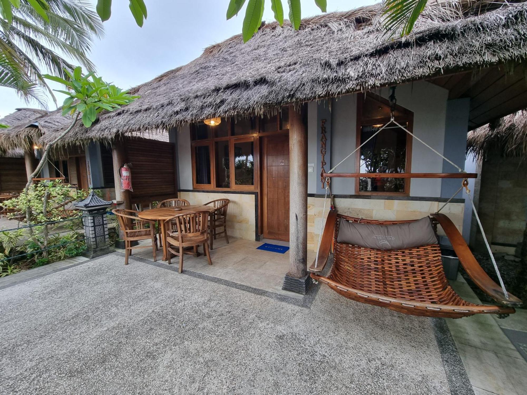 Istana Ombak Eco Resort Pacitan Exterior foto