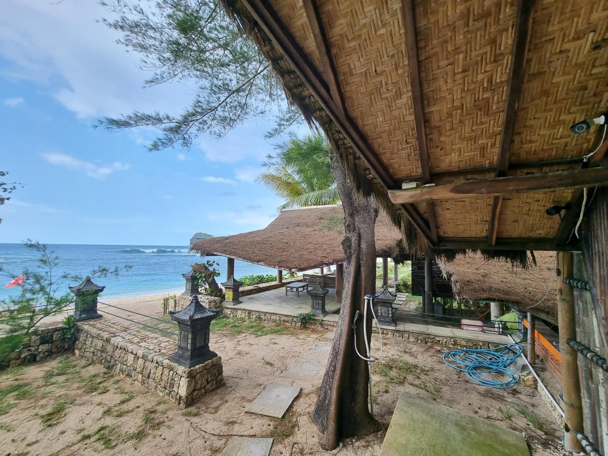 Istana Ombak Eco Resort Pacitan Exterior foto