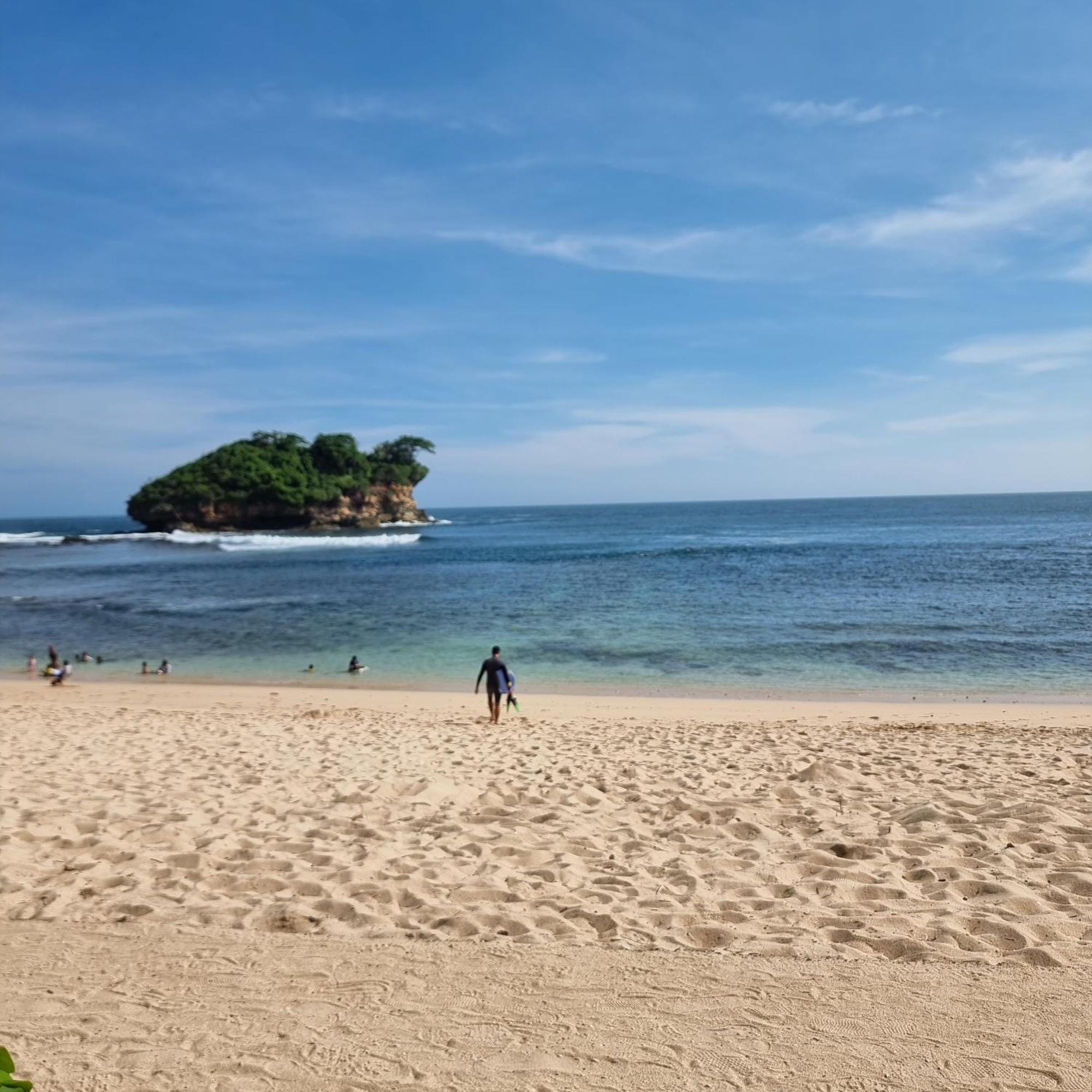 Istana Ombak Eco Resort Pacitan Exterior foto