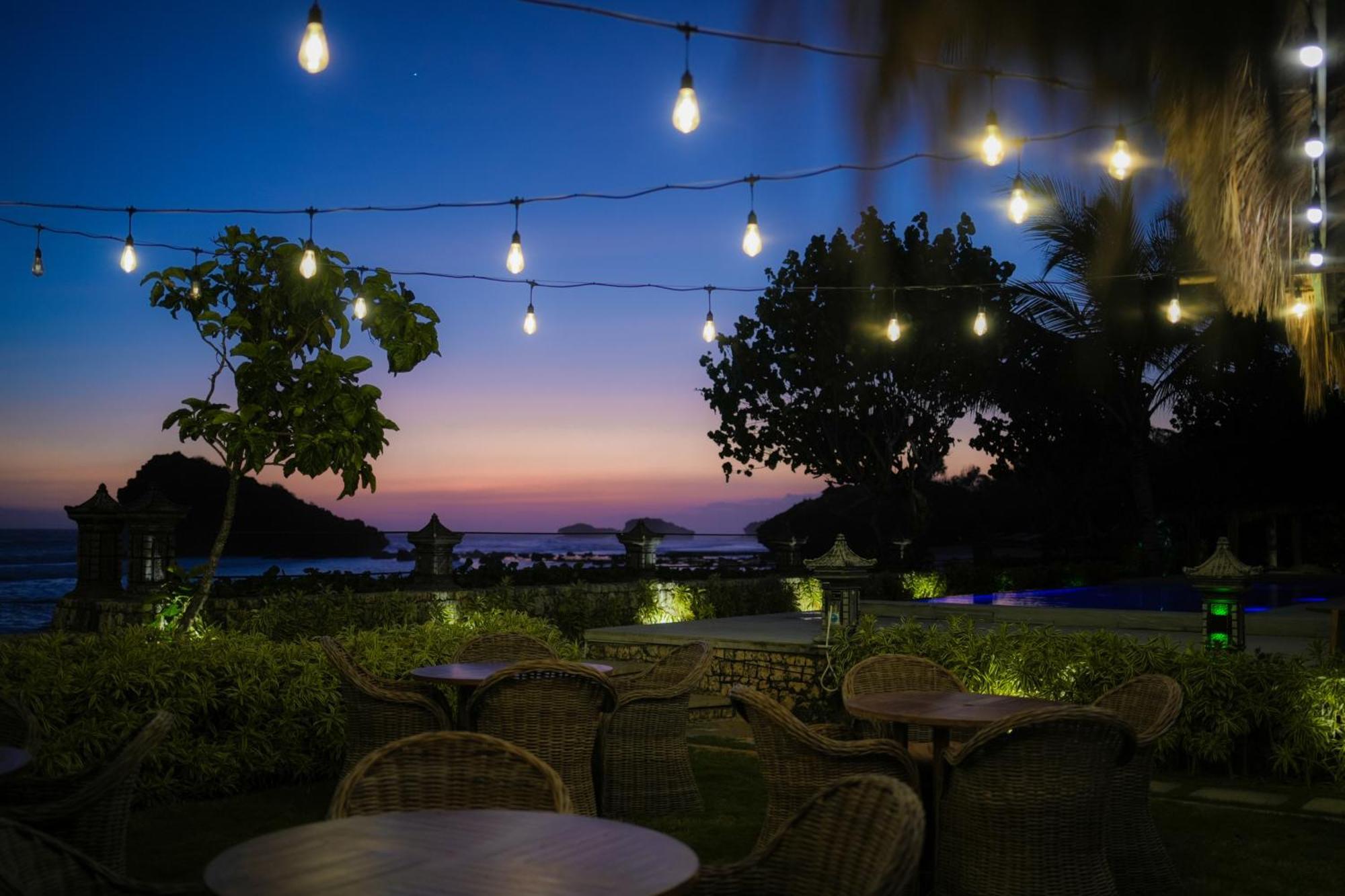 Istana Ombak Eco Resort Pacitan Exterior foto