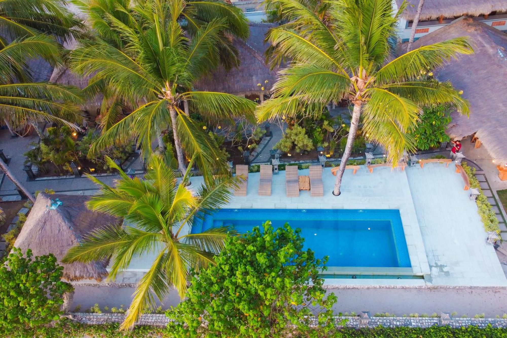 Istana Ombak Eco Resort Pacitan Exterior foto